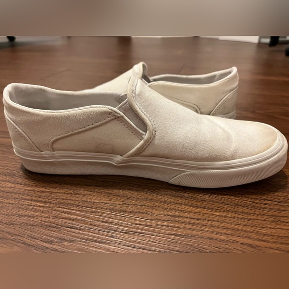 Classic Slip-On Shoe - Women’s - Size 7.5 - Picture 3 of 9